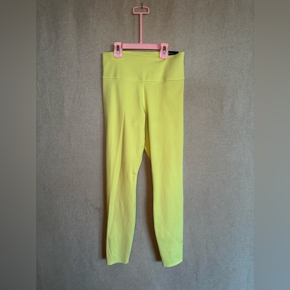NWT Nike One Luxe Fitness Pants-Tight Fit Mid Rise 7/8 Length Small Volt/Yellow